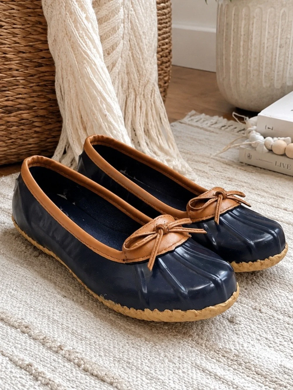 London Fog Webster Duck Shoe Navy and Tan Size 8 Waterproof